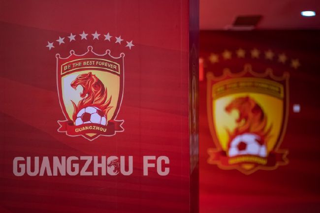 每体：皇马在密切关注小贝林厄姆多支英超球队也有意西班牙《每日体育报》报道，皇马现在正在关注贝林厄姆的弟弟，乔布-贝林厄姆。